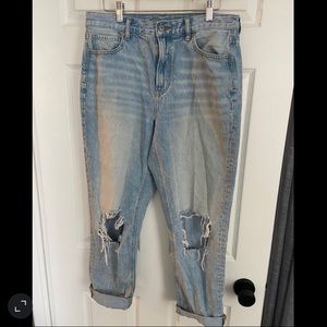 2/$20 🌼 Distressed Mom Jeans